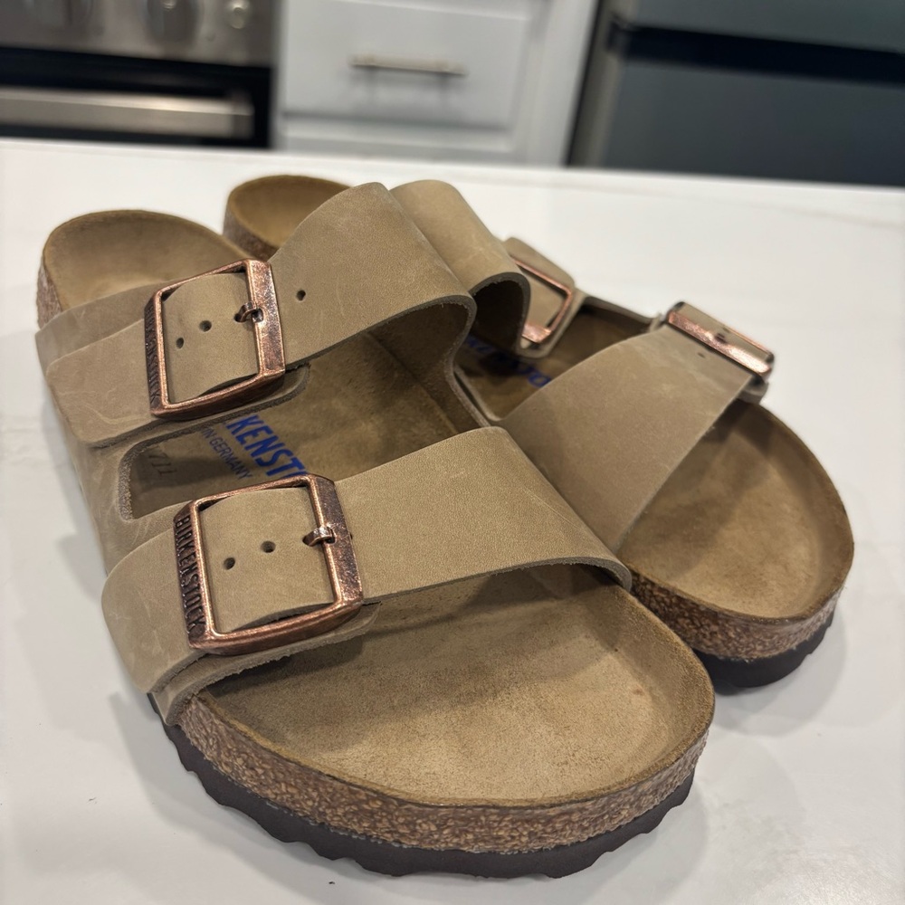 NIB Birkenstock Arizona regular fit tobacco brown size 38